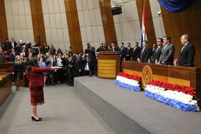 Juró Llanes como nueva ministra de la Corte