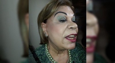 El maquillador de las tops aconsejó a la ministra “jai level”