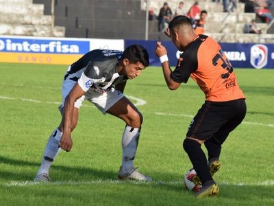 Santaní y General Díaz empatan en duelo de necesitados