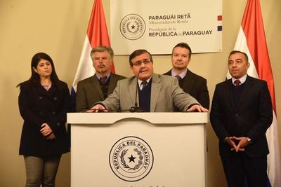 Fernández dice que mantendrá línea de conducta