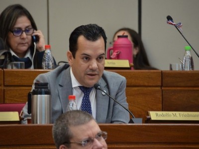 Multado con más de G. 5 millones por ausencia