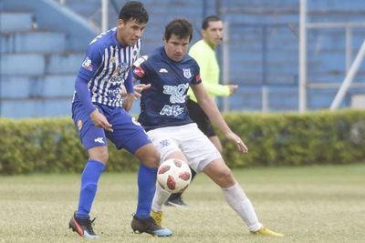 El 12 de Octubre queda solo en la punta
