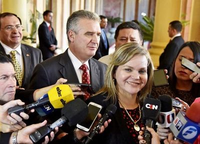 Senadores oficialistas piden esclarecimiento
