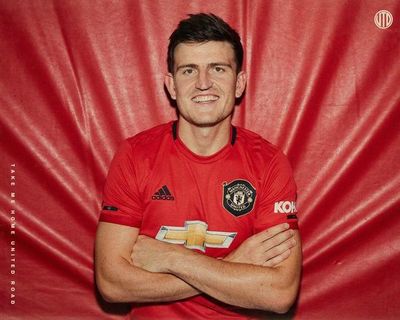 Manchester ficha al defensa más caro de la historia