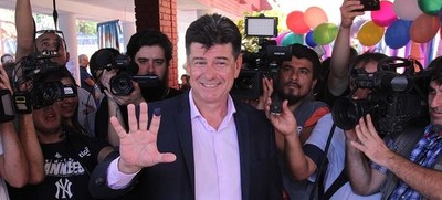 Acusan a Efraín Alegre de querer entrar al poder por la “ventana”