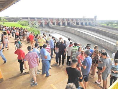 Casi 350 mil visitantes en atractivos turísticos Itaipú
