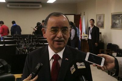 “Todos quieren meterse, pero son los técnicos de la ANDE quienes deben encabezar negociaciones”, sostienen