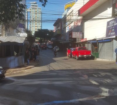Manifestantes ahuyentaron de Ciudad del Este a turistas y compristas