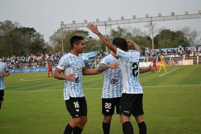 Guaireña y “12” no sueltan la punta