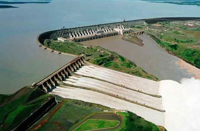 En Brasil condenan a presidente de firma que buscaba negociar energía de Itaipu