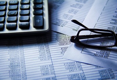 La economía se resiente y los índices continúan ajustándose