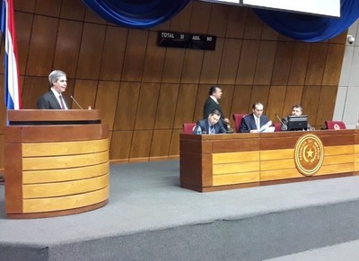 Extitular de la ANDE desafía al detector de mentiras a los demás involucrados en acta bilateral