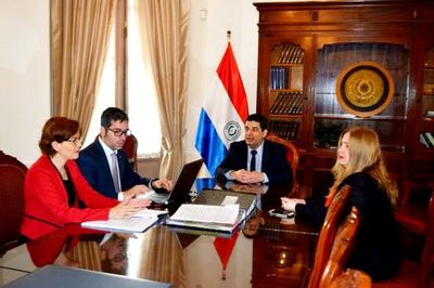 Empresarios comprometen ante fiscales a Velázquez