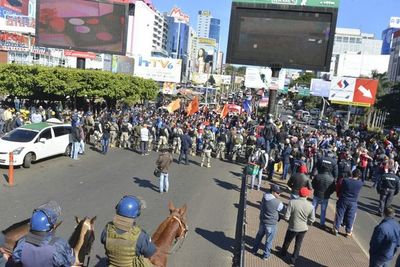 Denuncian a intendente por acompañar pedido de evitar manifestaciones en el centro esteño