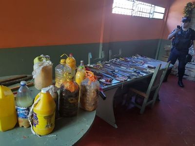 Incautan armas blancas y bebidas en penal Padre de la Vega en Emboscada