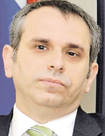 Kriskovich condiciona para desistir de demanda civil