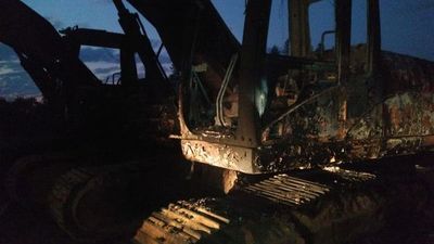 Queman tractores y toman como rehenes a un sereno y a su hijo