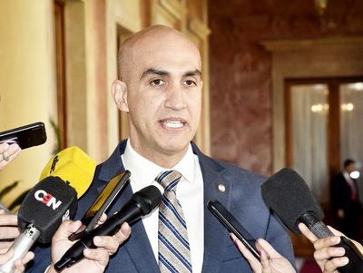 Ministro de Salud descarta casos de sarampión, dice que es varicela