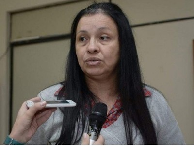 'Preferí huir antes que asumir responsabilidades ajenas', dice exdirectora de RRHH de comuna esteña