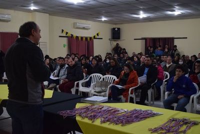Campeones de Física esperan respuesta de la EBY para viajar a las Olimpiadas