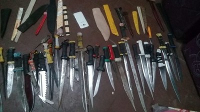 Incautan numerosas armas blancas en requisa en Tacumbú
