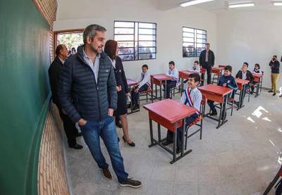 Abdo alabó que almuerzo escolar se dé 100% en Misiones y aplica “modo avión” a la guerra Petta vs Beto Ovelar
