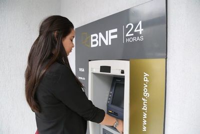 Funcionarios públicos de 9 instituciones cobran esta tarde