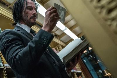 Keanu Reeves: ascenso, caída y resurgimiento del último “novio de Internet”