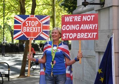 Johnson se apunta una victoria judicial y advierte contra un bloqueo del Brexit