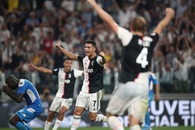 Juventus derrota a Napoli en un partido infartante