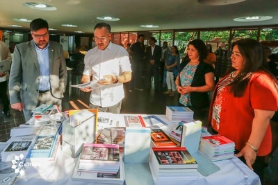 Donan más de cien libros a la Biblioteca Nacional