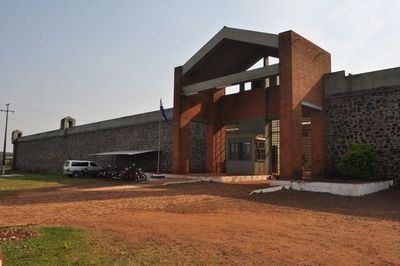 Reportan disturbios y enfrentamientos en cárcel de Itapúa