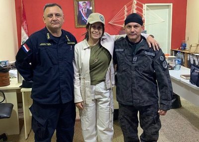 Viceministra sube al carro del vencedor tras crisis en penal de Itapúa: llama “mi equipo” a exitoso grupo policial