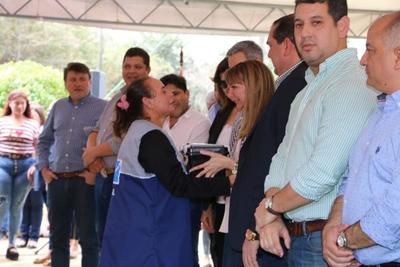 Habilitan aula móvil en Concepción con cursos y kits de insumos a los alumnos