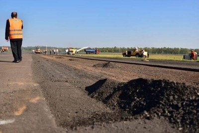 HOY / Trabajos en pista del aeropuerto terminarán a mediados de octubre