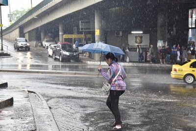 Pronostican jueves fresco y con lluvias dispersas