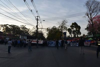 UNA emplaza a Abdo a cumplir con nivelación salarial docente