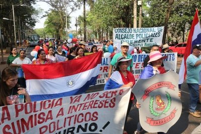 Se movilizan y exigen renuncia de Villamayor