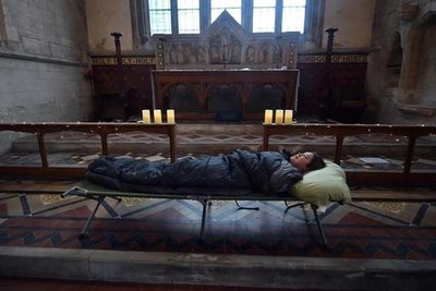 Noche de terror en una vieja iglesia inglesa