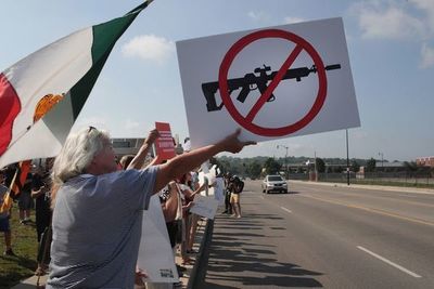 Fabricantes de armas, el actor oculto en la militarización fronteriza en EE.UU.