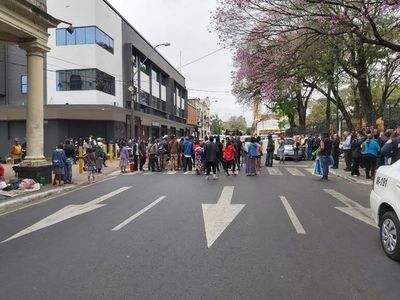 Indígenas vuelven a bloquear el tránsito