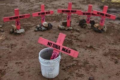 Cuatro feminicidios reavivan reclamos de frenar violencia de género en Argentina