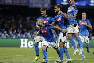 Nápoles se hace fuerte en casa y derrota al vigente campeón Liverpool