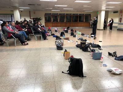 CDE: Hasta con termos y llaves asegurados del IPS “forman” fila