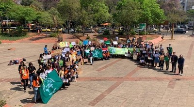 Como en los viejos tiempos, Policía impide manifestación de jóvenes por el centro de la capital