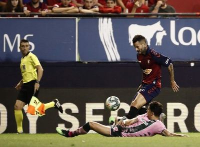 Osasuna asedia pero deja “vivo” a un desdibujado Betis