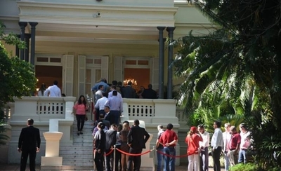 HOY / Salón fiestero (¿o PC?) de G. 3.700 millones en Mburuvicha roga: lo obligaron a abortar