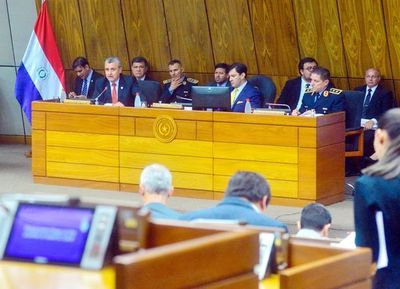 Recortan compras de armas y chalecos para la Policía