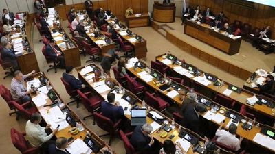 Aprueban proyecto para viaje en clase económica de funcionarios