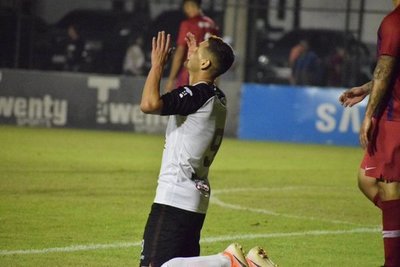 Cerro Porteño iguala ante General Díaz y recibe el sabor amargo de alejarse del título